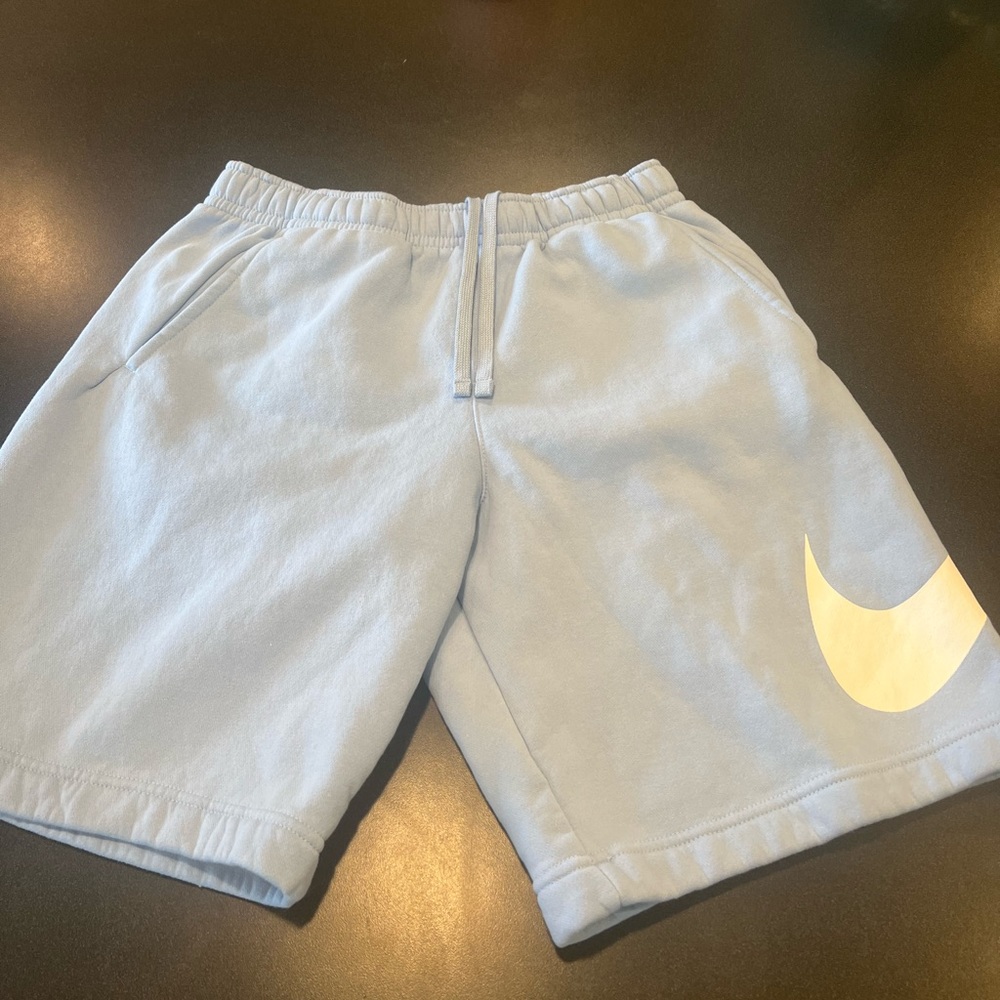 Nike swoosh sweatshorts size men’s small never worn